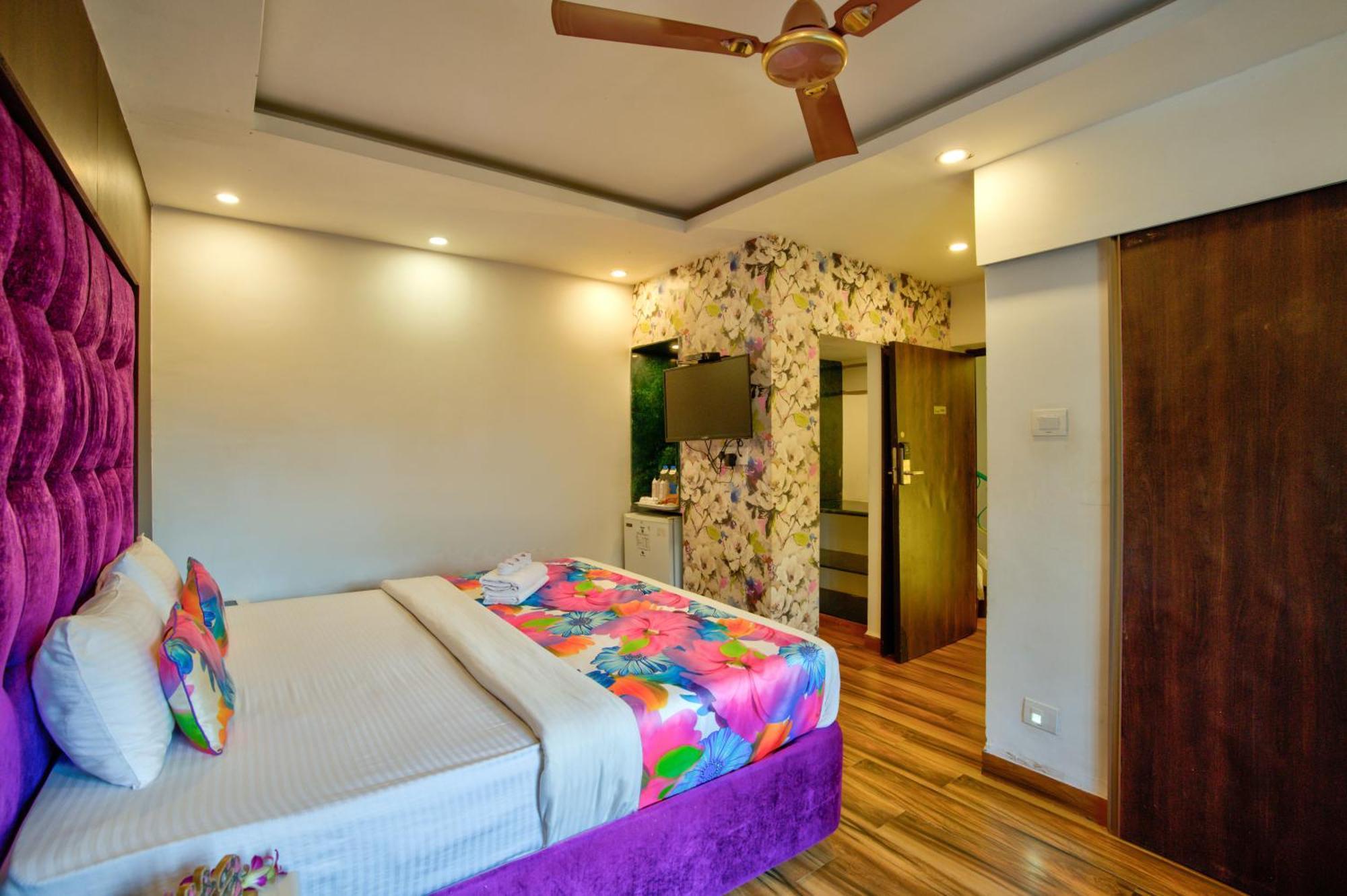 Lemonmint Svelton Manor Hotel Calangute Exterior photo